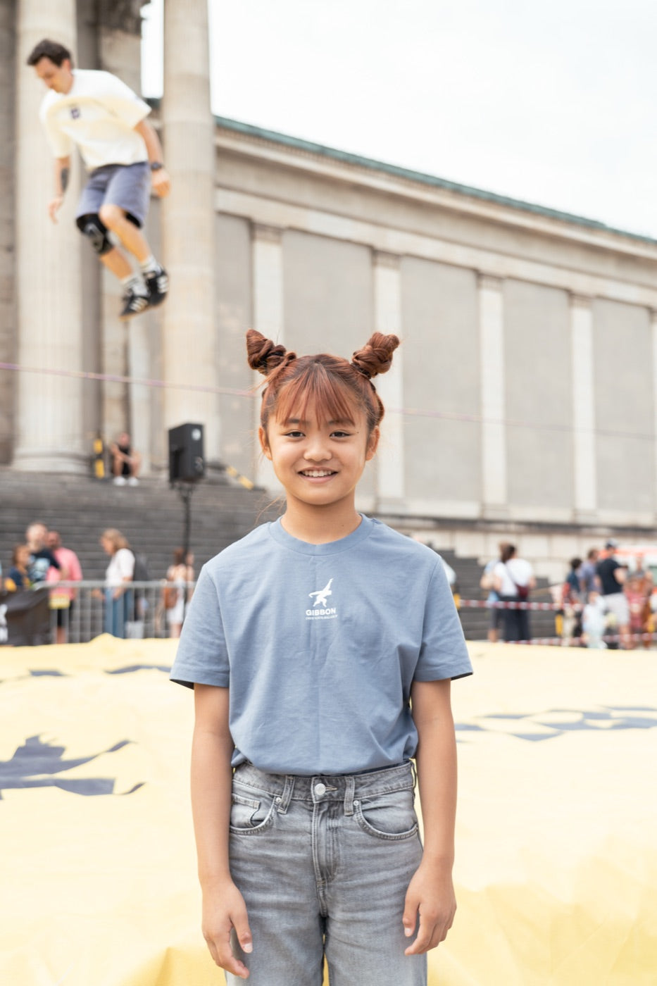 GIBBON Japanese slackline athlete