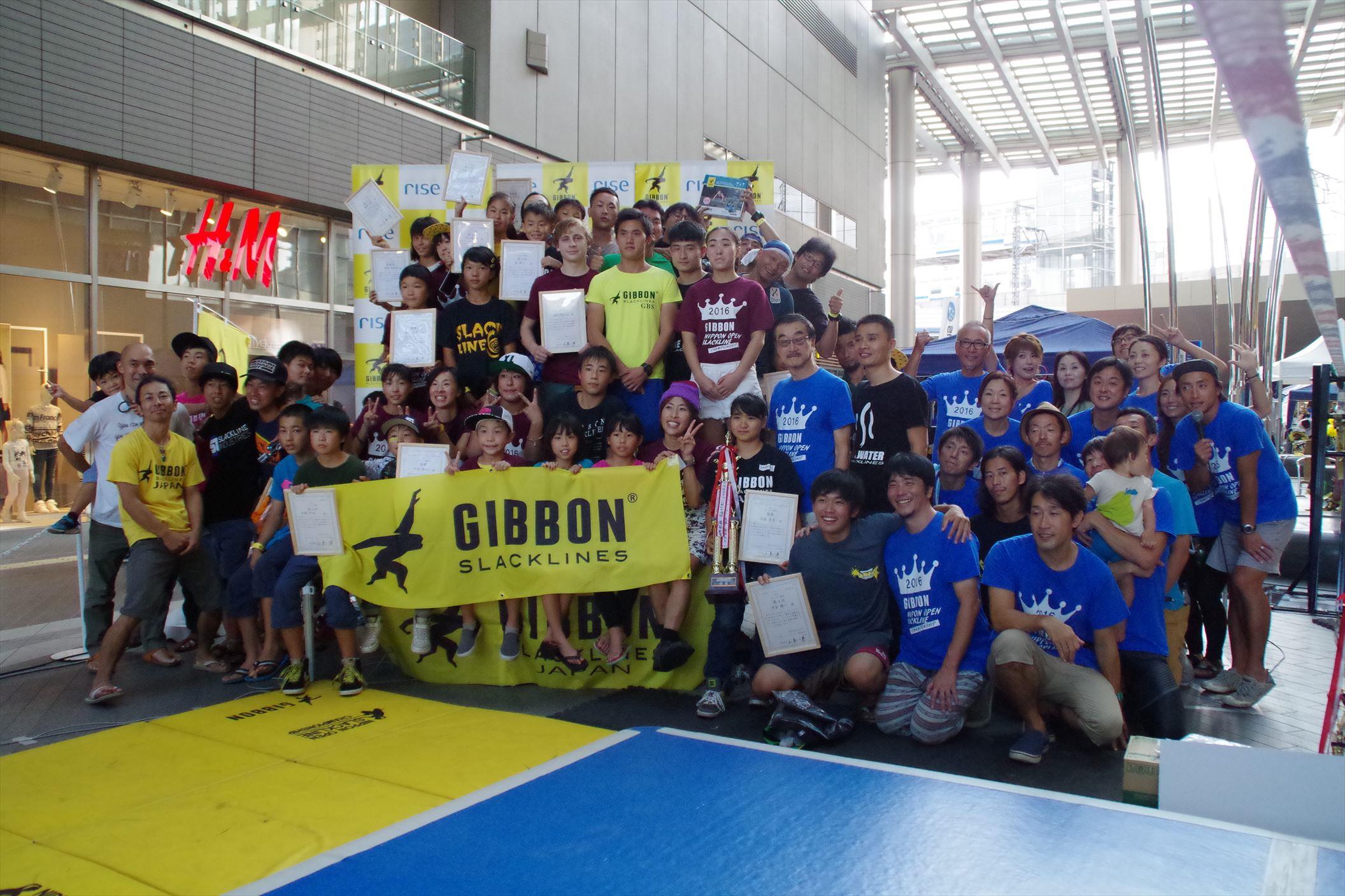 ギボン スラックライン選手権大会16 男子はアレックスメイソン 女子は須藤美青が初優勝 Gibbon Slacklines Japan 公式サイト